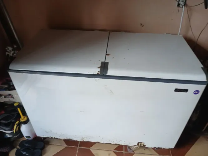 Vendo freezer esmaltec 2 portas