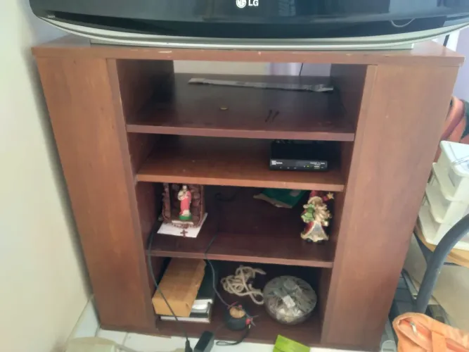 Rack para quarto de madeira.