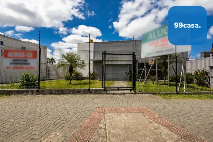 Loja comercial para locação no Xaxim na Rua Francisco Derosso