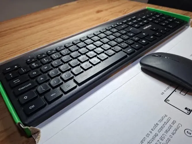 Kit Sem Fio: Teclado Intelbras TSI 50 (Novo) + Mouse HP Dual Mode Recarregável (Usado)