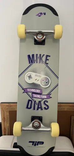 Skate independent, Powell peralta, Bronson, Mike Dias
