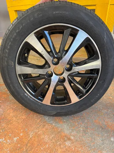 Roda Yaris XLX Aro 15 completa