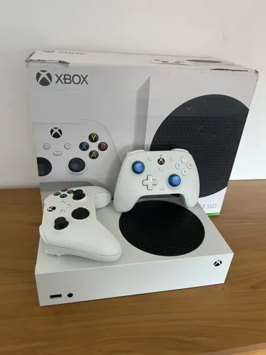 Xbox Series S Muito Novo 2 Controles Mais Jogos - Na Caixa