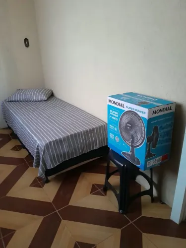 Quartos disponiveis no Centro. (Água e luz incluso)