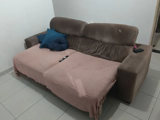 Sofa de quatro lugares retrátil 