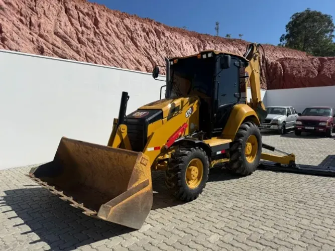 CATERPILLAR RETROESCAVADEIRA 420E 2024