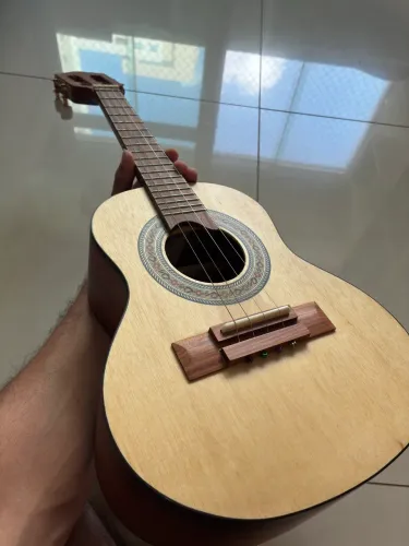 Cavaquinho Giannini Raiz CS1 Natural com Case AVS Praticamente Novo