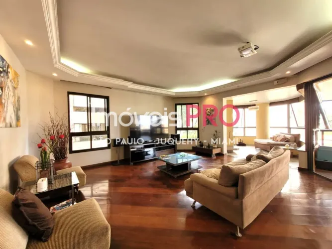 Apartamento 250m² com 4 dormitórios sendo 3 suítes.
