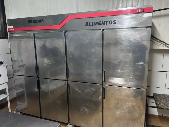 Geladeira Comercial 8 portas Refrimate