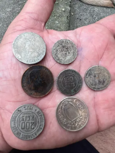 Cédulas e moedas antigas 