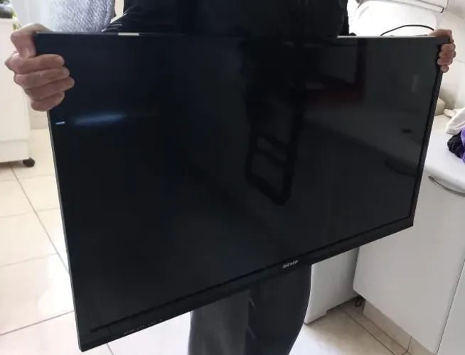 TV Semp Toshiba 40" para retirada de peças