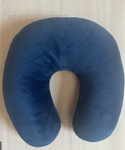 Almofada de pescoço veludo azul- confortável para viagem/ descanso