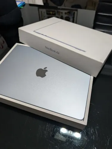 MacBook Air M5 (16GB RAM / 512GB) - Impecável, Apenas 10 Dias de Uso (Na Caixa)