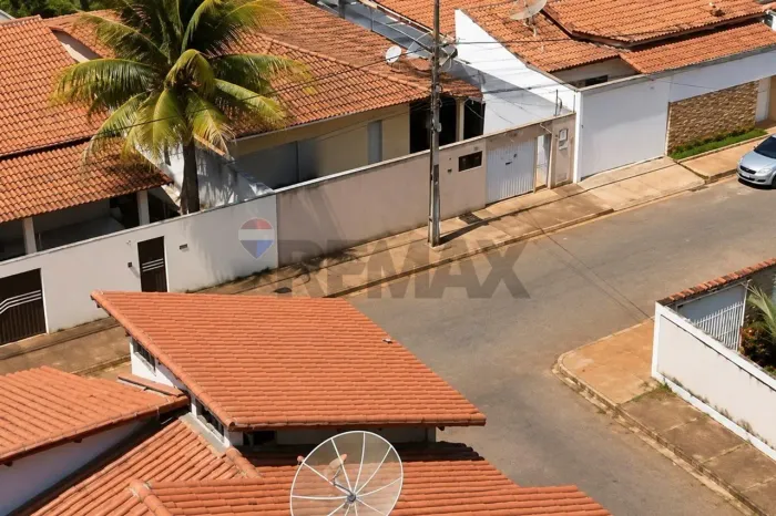 CASA PARACATU - MELHOR LOCALIZAÇÃO - LOTE GRANDE - MELHOR PREÇO - OPORTUNIDADE