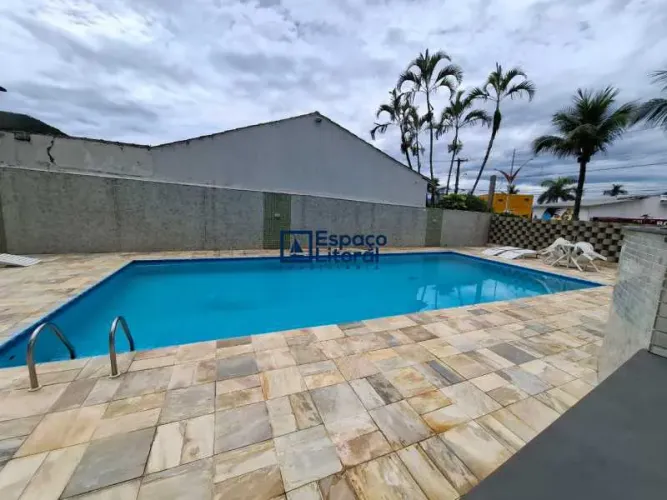 Apartamento amplo com vista mar a 50m da praia