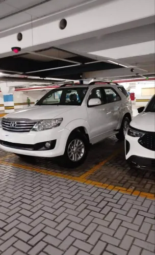 Toyota Hilux SW4 SR 4X2 2.7/ 2.7 Flex 16V Aut. 2013