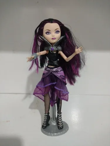 Boneca Ever After High Raver 