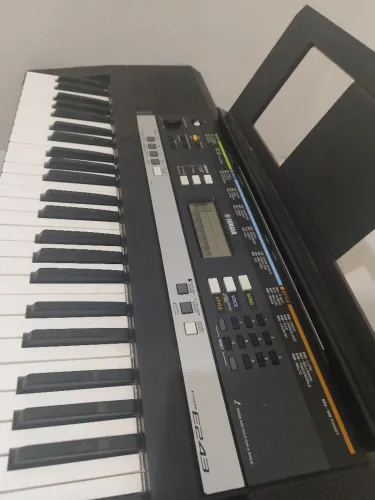 Teclado Yamaha PSR E243 COM/MIDI