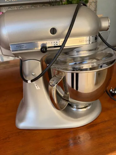 Vendo batedeira semi nova kitchenaid 1500