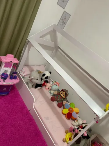 Cama montessoriana infantil 