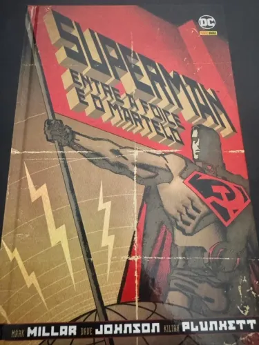 Superman: Entre a Foice e o Martelo
