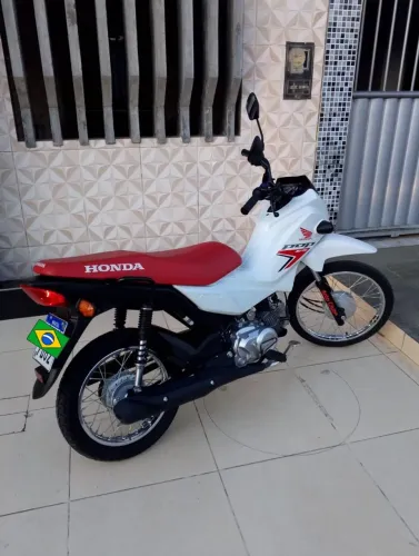Vendo uma moto POP 110 cilindrada zero único dono