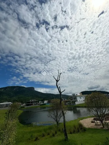 Lindo terreno Reserva da Pedra fundos pro lago