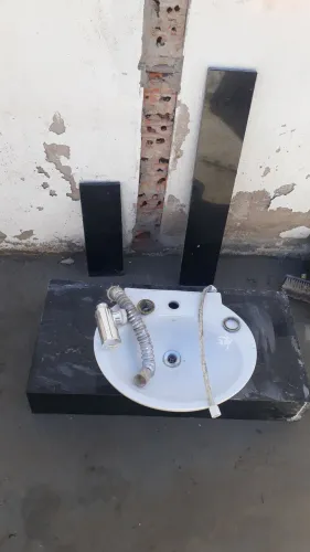 Vendo uma pia, pedra de mármore completa