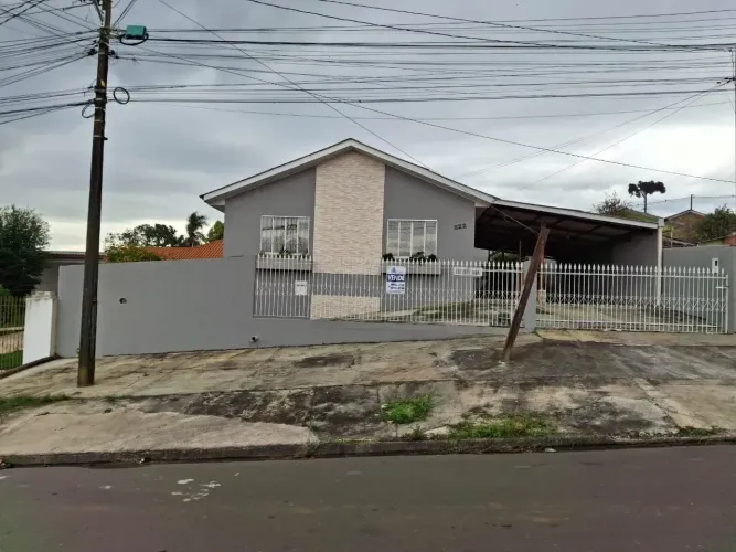 Excelente residendis com 03 quartos, edícula e pscina no Boa Vista!!