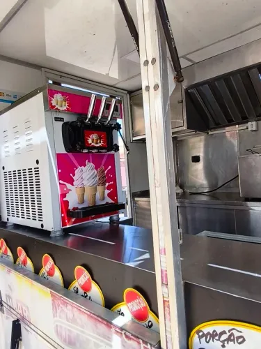 Trailer hamburgueria e sorvete