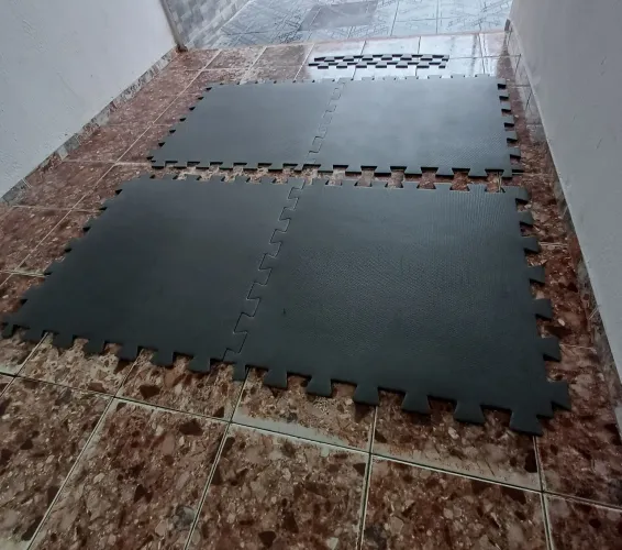 Vendo 4 placas de tatame em EVA Grande R$ 200,00. Natália *