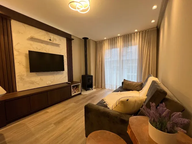 Apartamento mobiliado, equipado e decorado em Gramado
