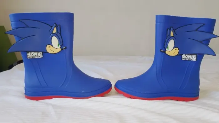 VENDO BOTA IMPERMEÁVEL INFANTIL GRENDENE - SONIC TAMANHO 31/32. BOM ESTADO.