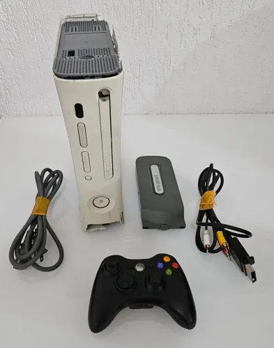 Console Xbox 360 Fat 2009 Para Peças Ou Uso (Funcionando Com Detalhes)