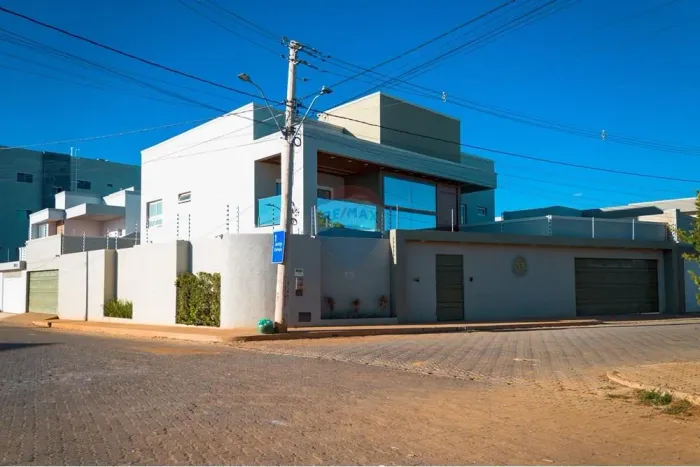 Residência de Alto Padrão à Venda no Jardim Europa  Localização Privilegiada em Irecê