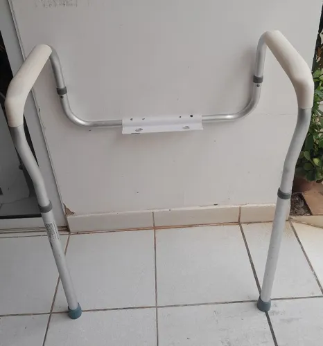 Cadeira de rodas barra de apoio sanitário