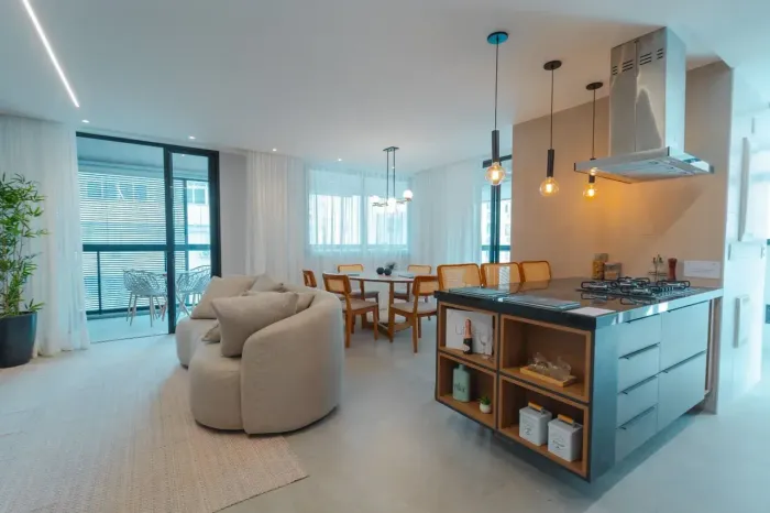 Apartamentos e coberturas com suíte e vaga á venda na quadra da praia de Icaraí - Niterói 