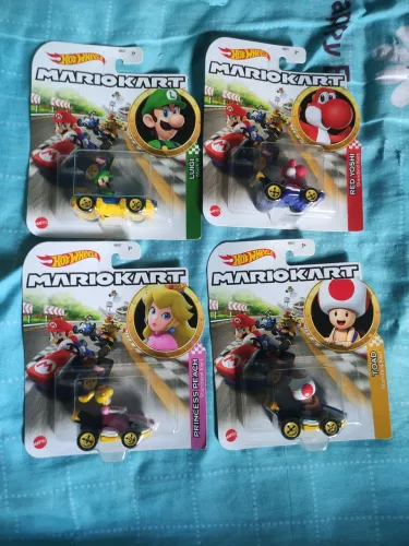 Hotwheels Mario kart 4 carrinhos, vendo separado