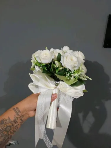 Buquê artificial de rosas brancas - casamento 