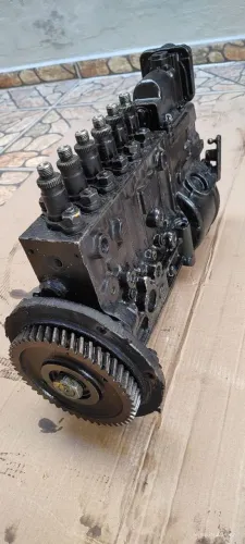 Bomba injetora, engrenagem com avanço, e mais algumas peças todos do motor 366 em ótimo.