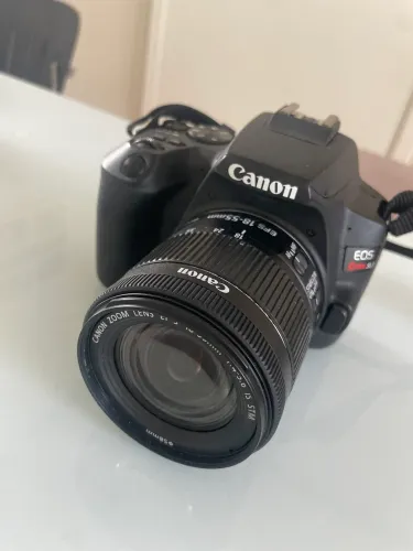 Câmera Canon SL3 + lente 18-55mm