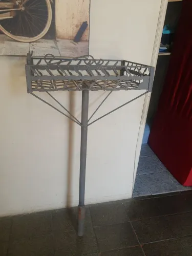 Lixeira de ferro resistente para calçada 