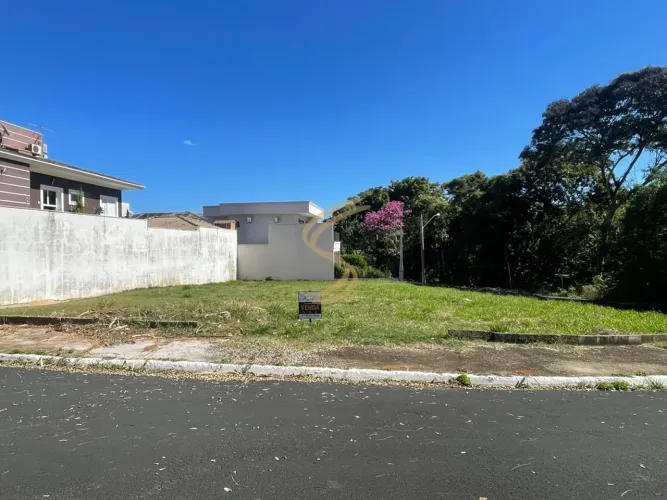 Terreno de Esquina com 620 m² em Condomínio Fechado e Seguro