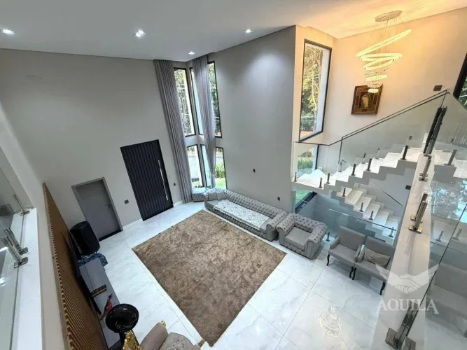 AMPLO SOBRADO DE ALTO PADRÃO 468M² - 4 SUÍTES - PISCINA - ÁREA GOURMET - ESCRITÓRIO - COND