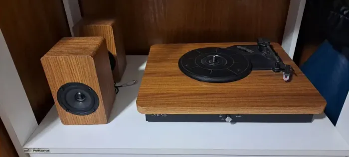 Toca-Discos Retro c/ 2 Alto-Falantes Estéreo + Bluetooth. Estado de Novo