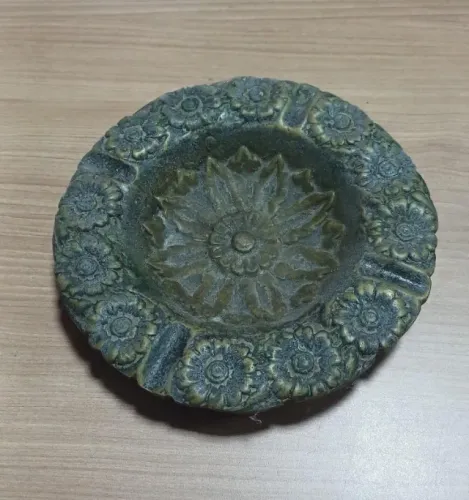 Cinzeiro de Flores em Bronze - Antigo