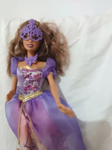 Boneca barbie mosqueteira perfeita .