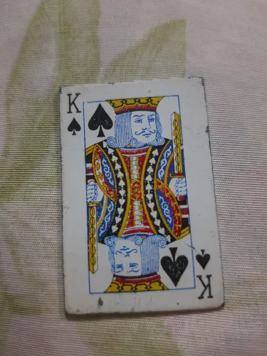 Carta Rei de Espadas em Metal - Item de Coleção / Decoração