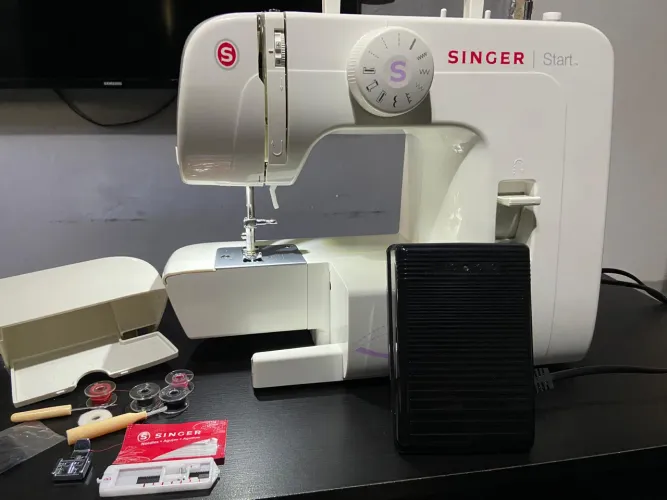 MÁQUINA DE COSTURA SINGER 1306 - R$ 500,00