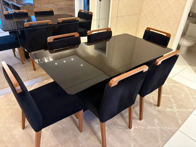 Vendo Mesa tampo vidro/madeira 6 cadeiras maciça!